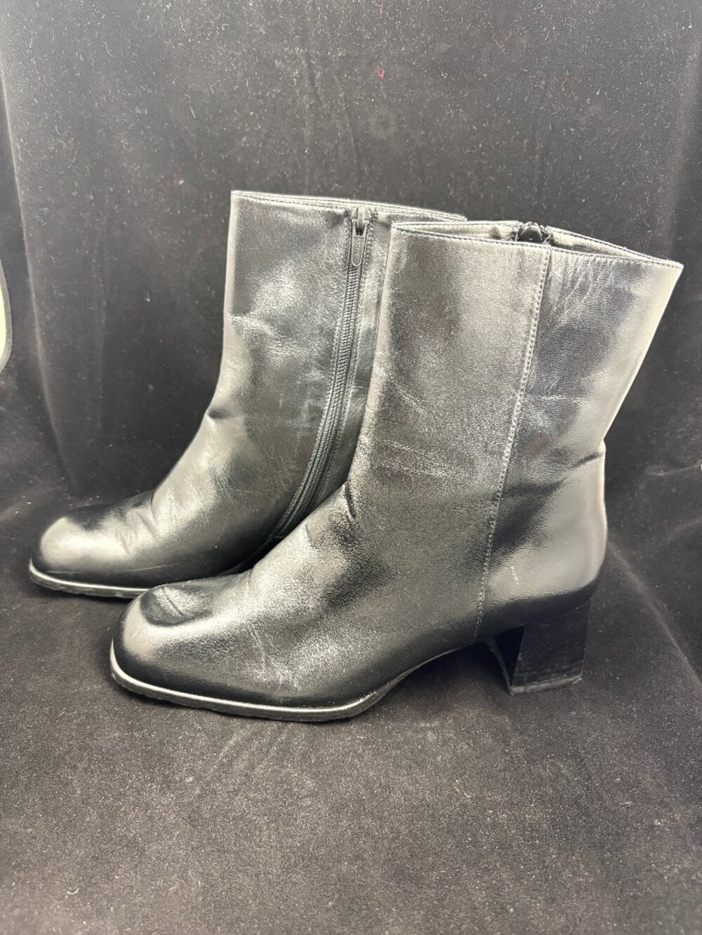 Rockport Zip Up Boots 2 Heel Black Ankle boot Size 7 1/2 Women's Medium Width